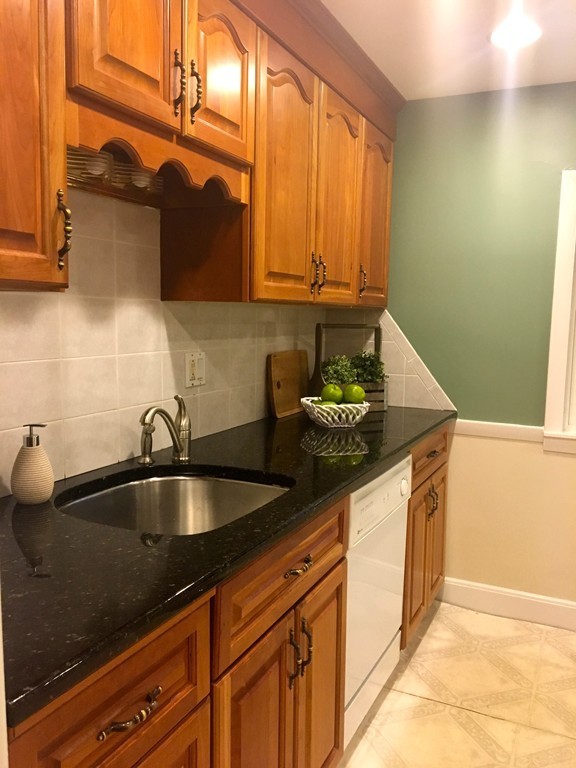 22 Tomahawk Road Arlington, MA 02474 - Photo 6 of 18