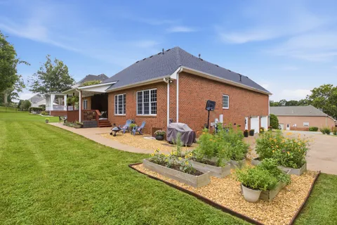 $560,000 | 125 North Maple Ridge Lane, Goodlettsville, TN 37072