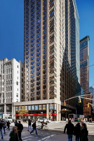 $4,325 | 211 West 56th Street, Unit G10 | Theater District