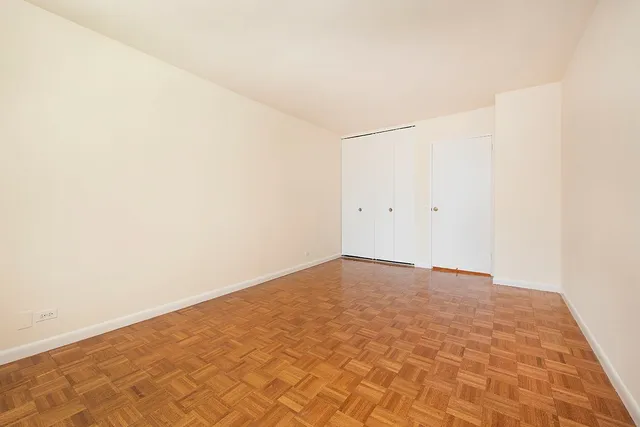 $4,325 | 211 West 56th Street, Unit G10 | Theater District
