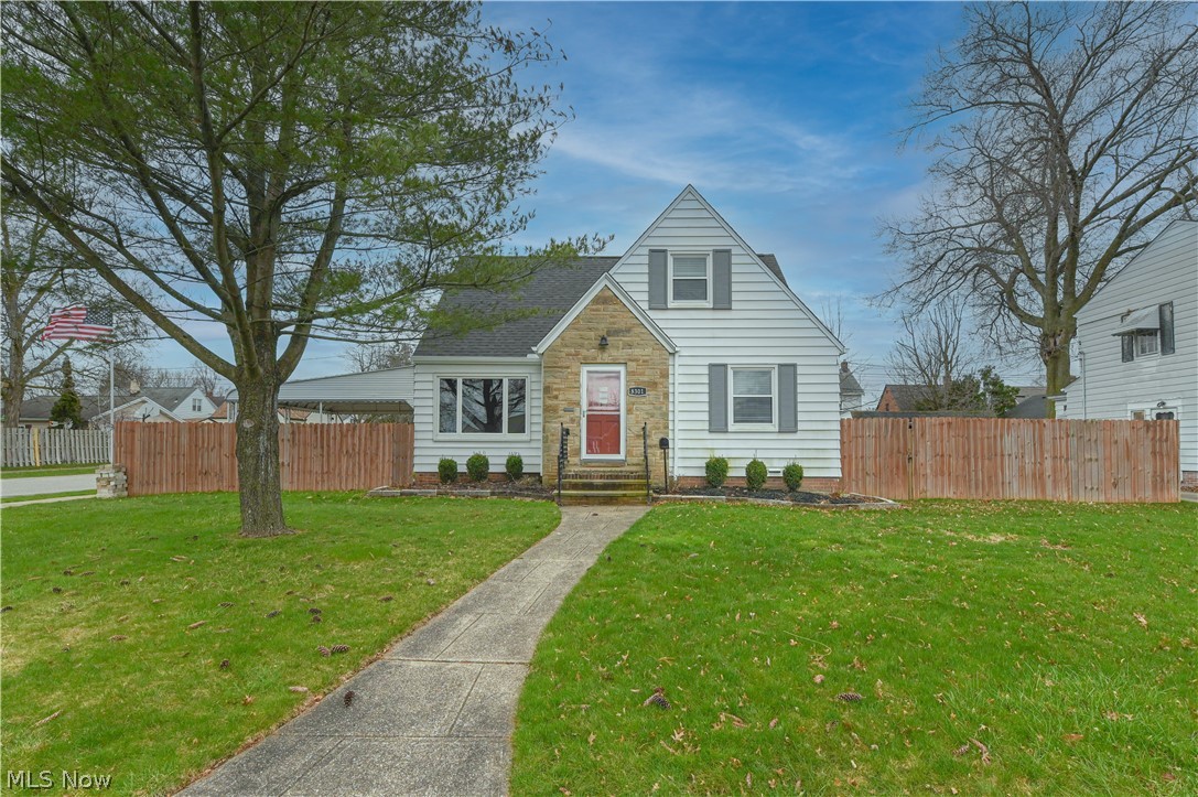 View of front of home featuring a front lawn