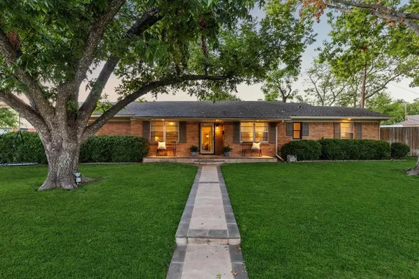 $2,800 | 2127 Clarksdale Drive, Dallas, TX 75228