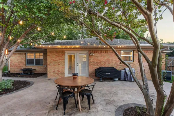 $2,800 | 2127 Clarksdale Drive, Dallas, TX 75228