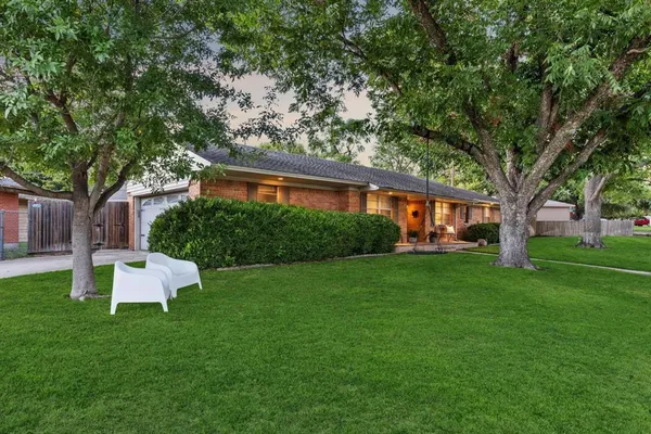 $2,800 | 2127 Clarksdale Drive, Dallas, TX 75228