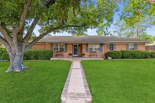 $2,800 | 2127 Clarksdale Drive, Dallas, TX 75228