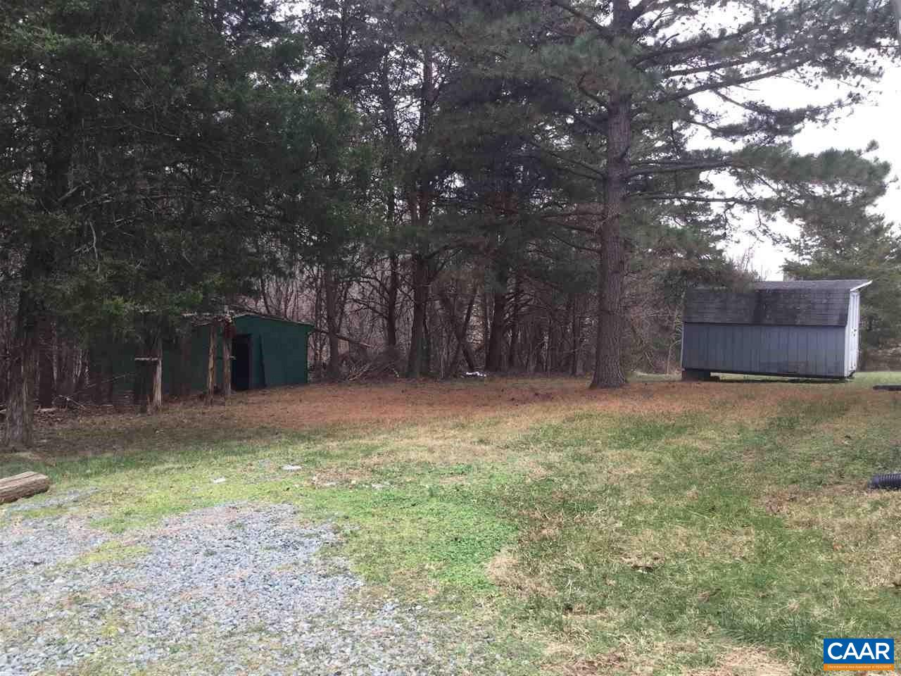 3120 Venable Road Kents Store, VA 23084 - Photo 4 of 15 a view of a backyard with large trees