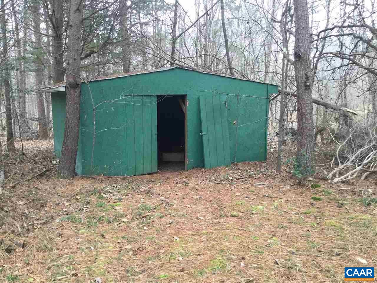 3120 Venable Road Kents Store, VA 23084 - Photo 5 of 15 a view of a backyard