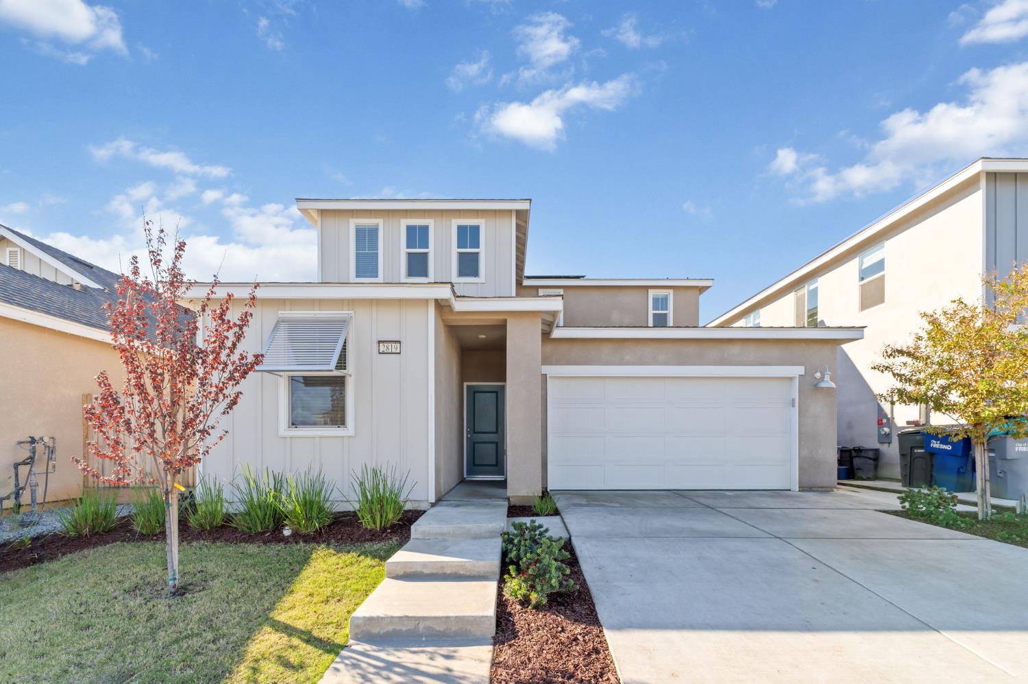 2819 North Redda Road Fresno, CA 93737 - Photo 2 of 57 a front view of a house with garden