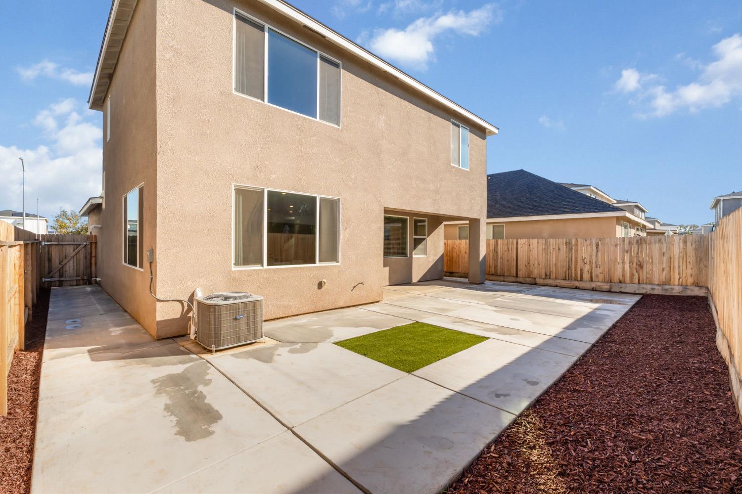 2819 North Redda Road Fresno, CA 93737 - Photo 37 of 57 a view of a backyard of the house