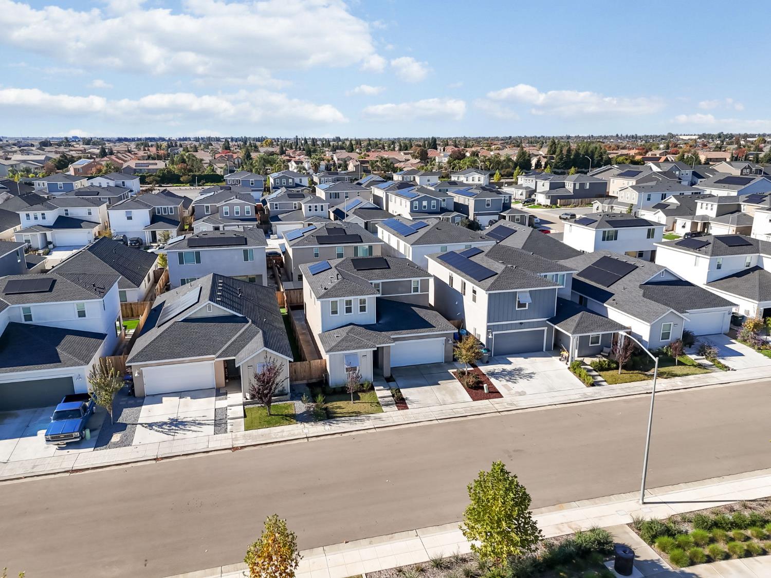 2819 North Redda Road Fresno, CA 93737 - Photo 41 of 57 a view of a city