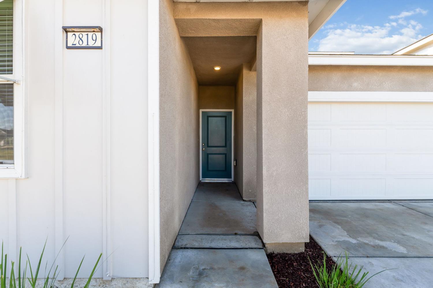2819 North Redda Road Fresno, CA 93737 - Photo 5 of 57 a view of a hallway with wooden floor