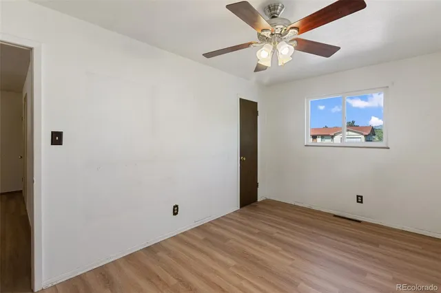 a view of a livingroom with a ceiling fan and wooden floor