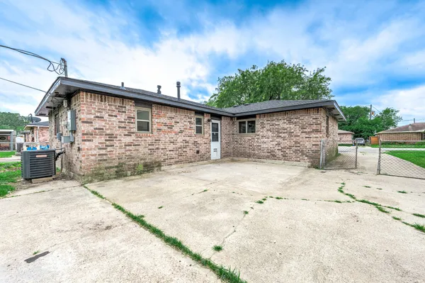 $214,900 | 4705 Pine Street, Pasadena, TX 77586
