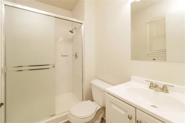 $2,100 | 2218 Northwest 64th Terrace, Kansas City, MO 64151