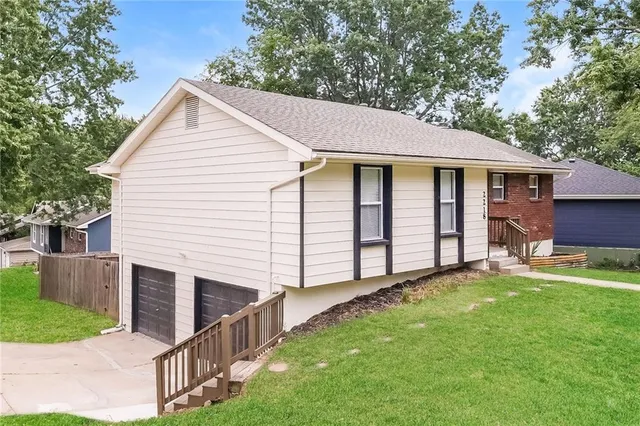 $2,100 | 2218 Northwest 64th Terrace, Kansas City, MO 64151
