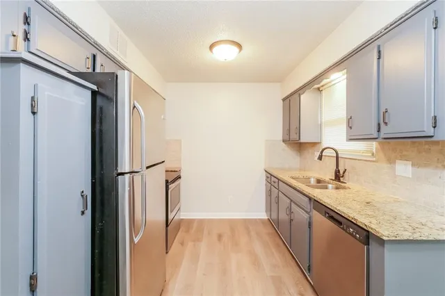 $2,100 | 2218 Northwest 64th Terrace, Kansas City, MO 64151