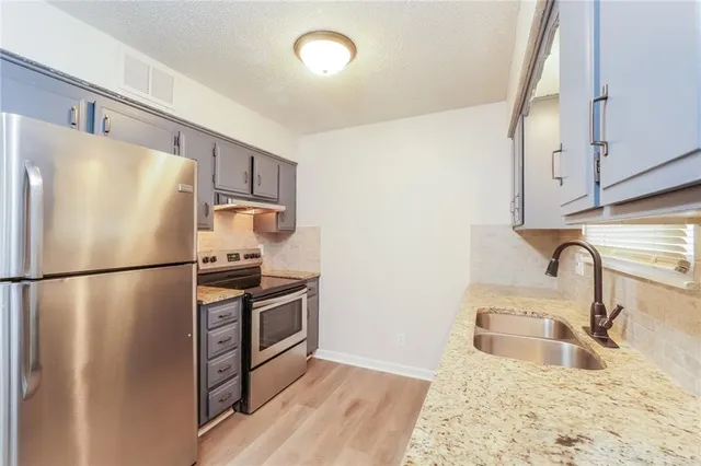 $2,100 | 2218 Northwest 64th Terrace, Kansas City, MO 64151