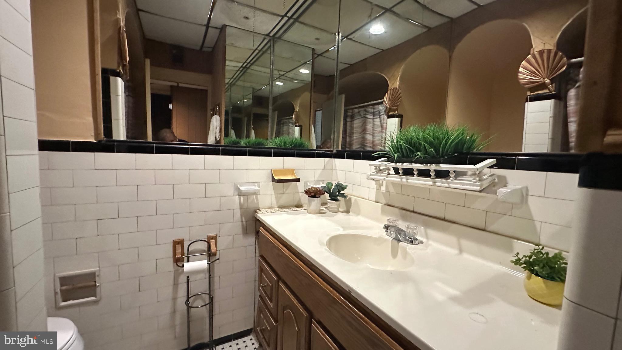4643 Coleherne Road Baltimore, MD 21229 - Photo 21 of 40 This bath is really cool