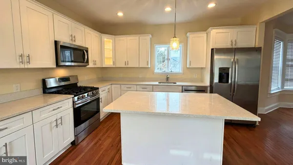 $3,200 | 838 Smith Street, Trenton, NJ 08611