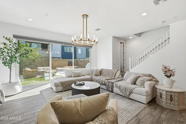 $2,995 | 1973 West Kinfield Trail, Phoenix, AZ 85085