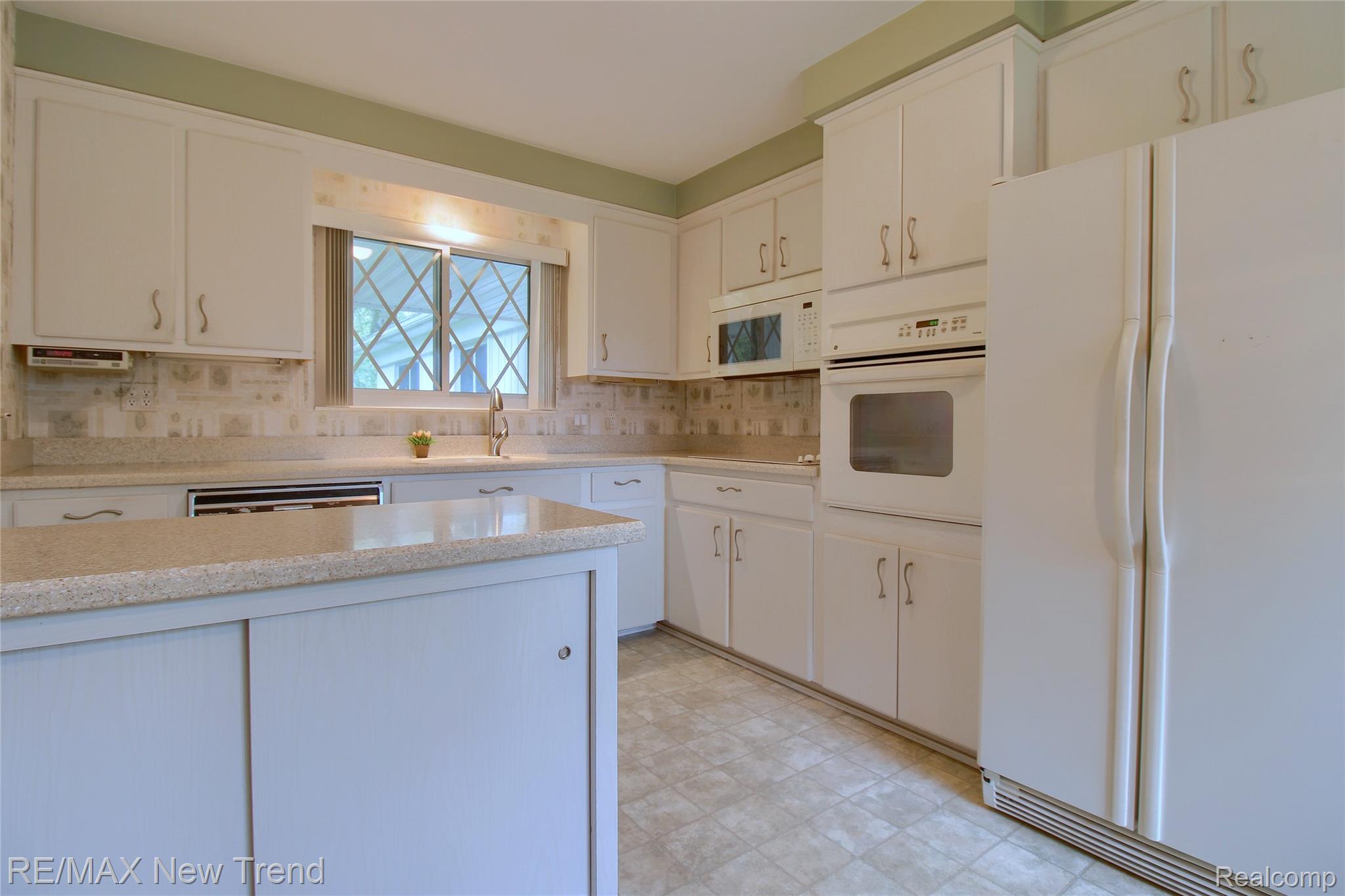 32216 Craftsbury Road Farmington, MI 48334 - Photo 11 of 30 11-Kitchen.jpg