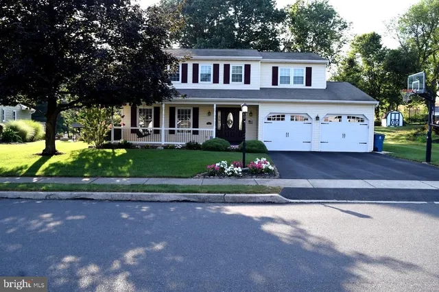 $479,900 | 882 Hawthorne Avenue, Mechanicsburg, PA 17055