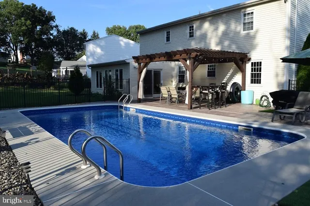 $479,900 | 882 Hawthorne Avenue, Mechanicsburg, PA 17055