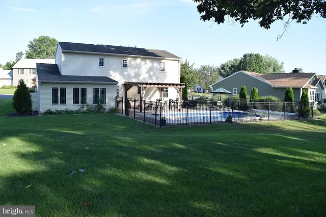 $479,900 | 882 Hawthorne Avenue, Mechanicsburg, PA 17055