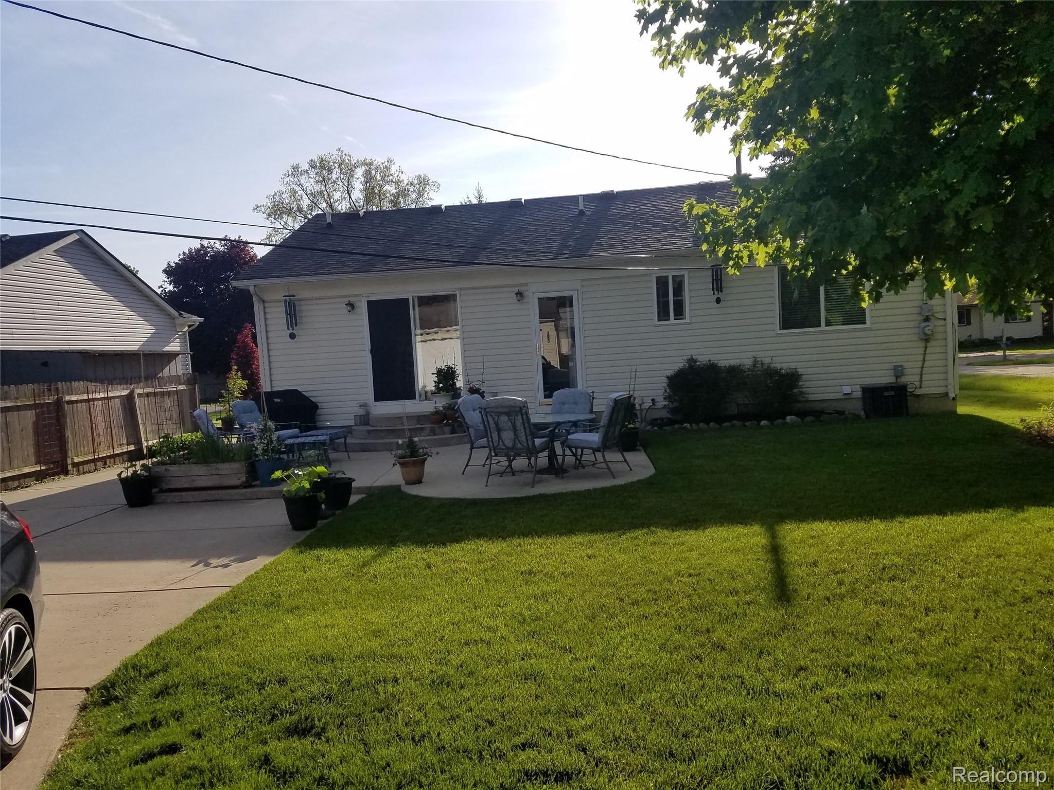 2715 Longview Avenue Rochester, MI 48307 - Photo 7 of 35 20190522_183613.jpg