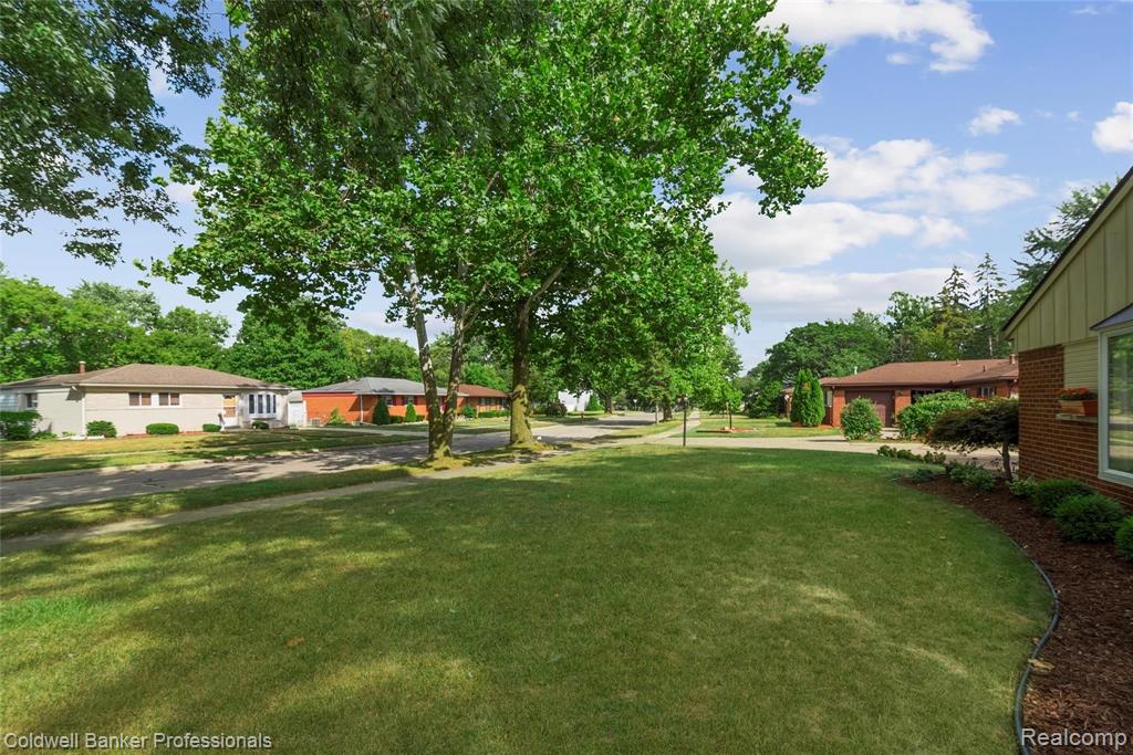 22953 Tuck Road Farmington Hills, MI 48336 - Photo 19 of 24