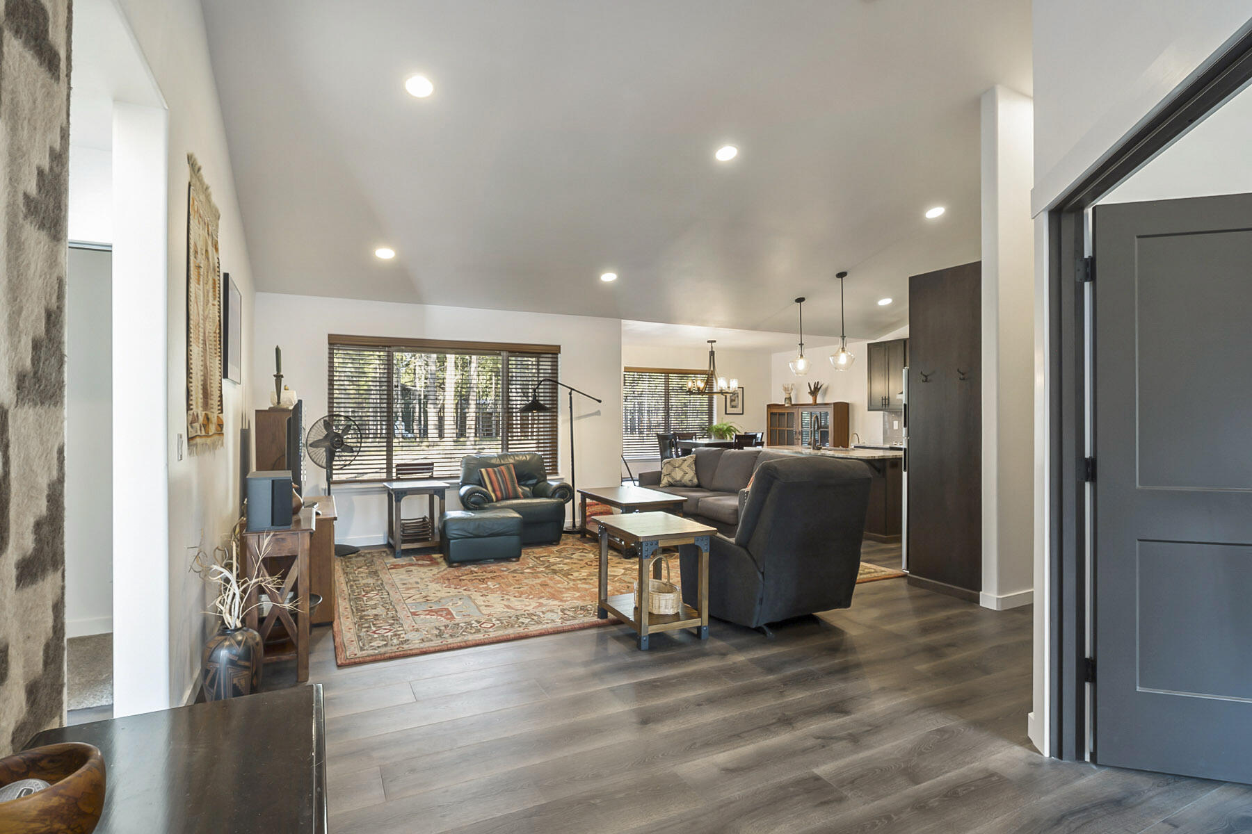 56039 Marsh Hawk Road Bend, OR 97707 - Photo 5 of 31 Entry to Great Room