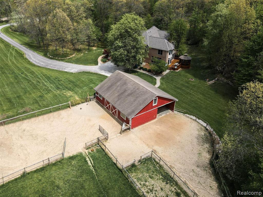 2828 Brighton Road Howell, MI 48843 - Photo 17 of 63