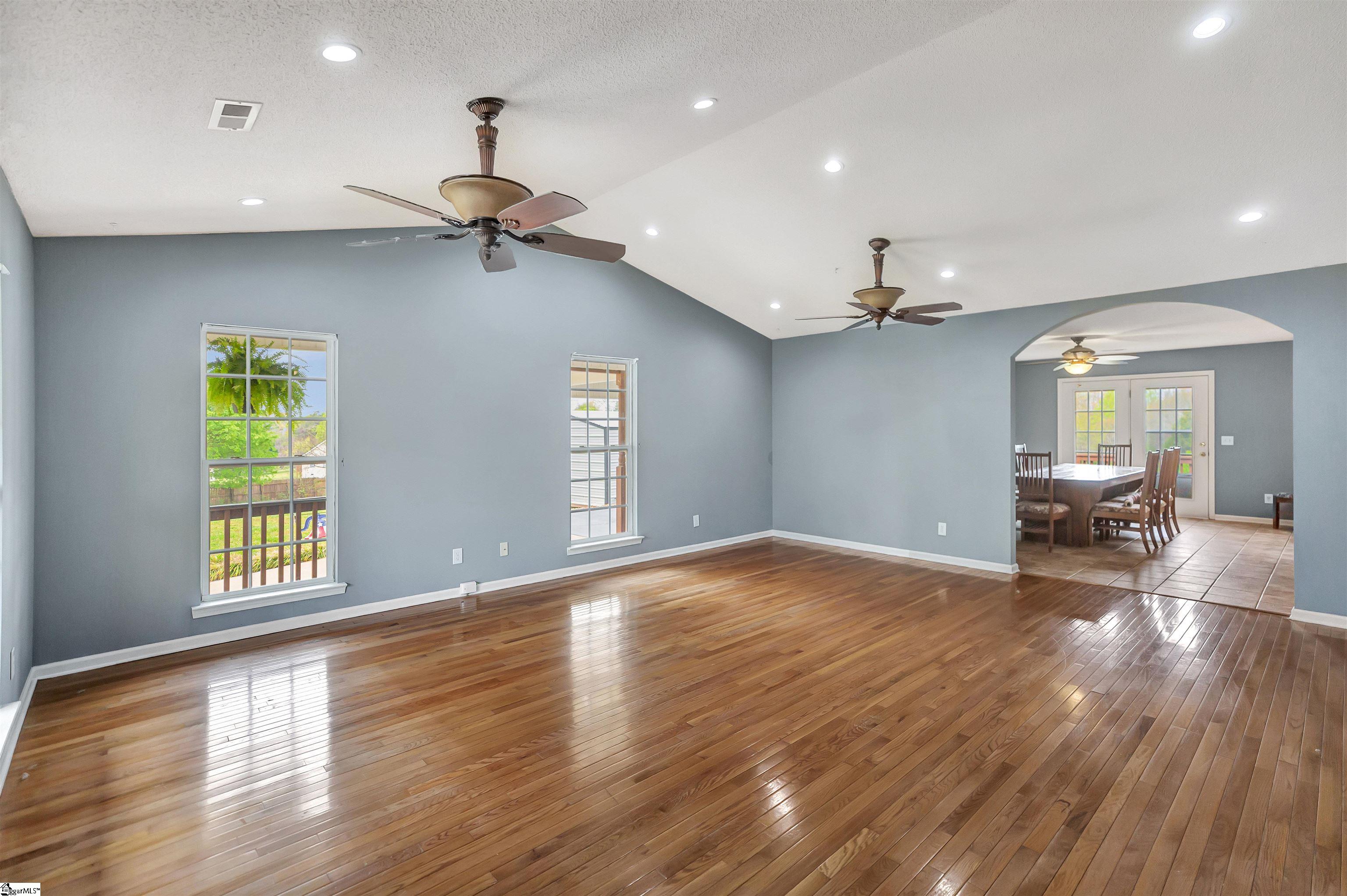 689 State Rd S-37-54 Seneca, SC 29678 - Photo 4 of 36 Gallery Image 4