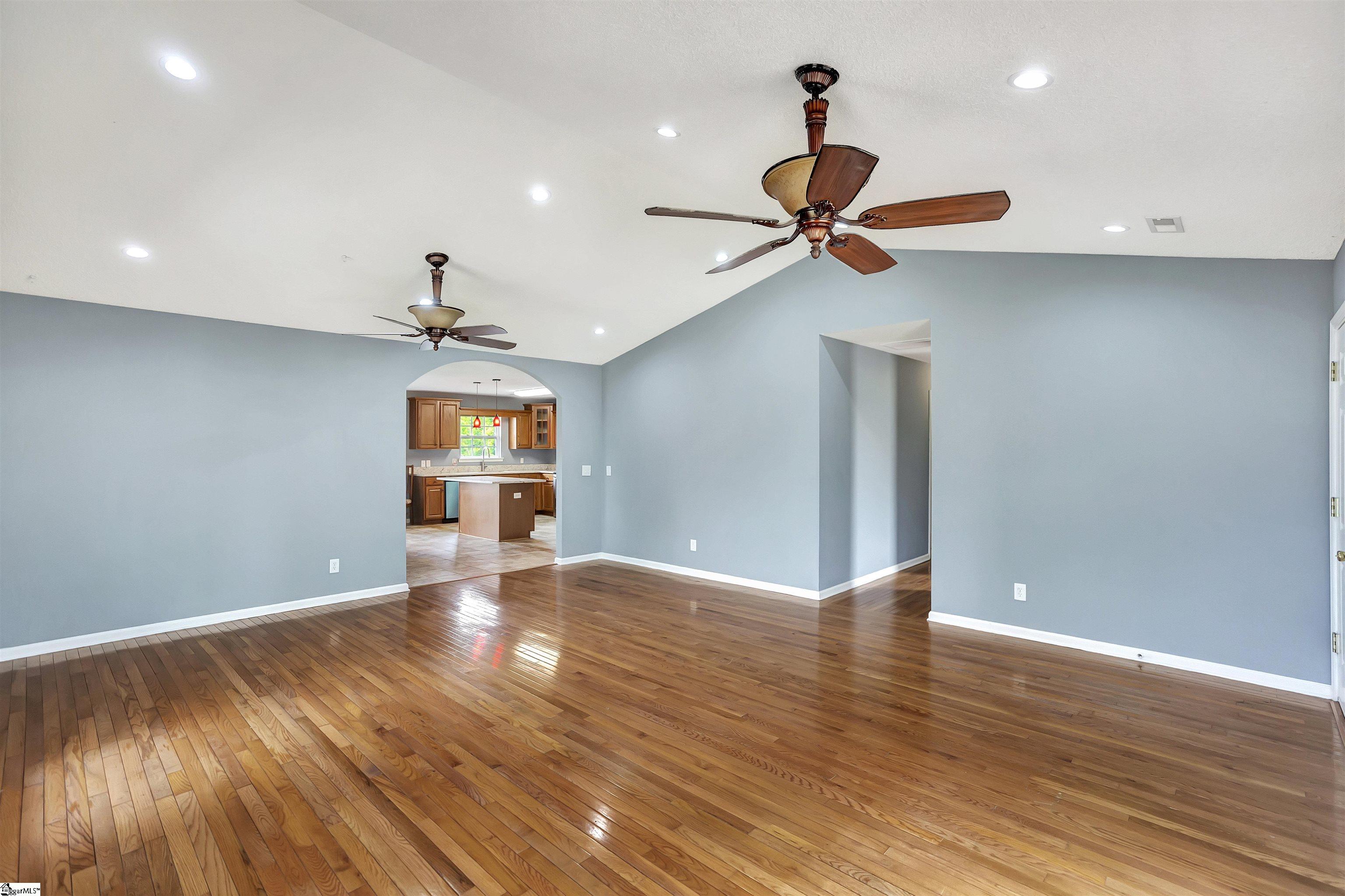689 State Rd S-37-54 Seneca, SC 29678 - Photo 5 of 36 Gallery Image 5