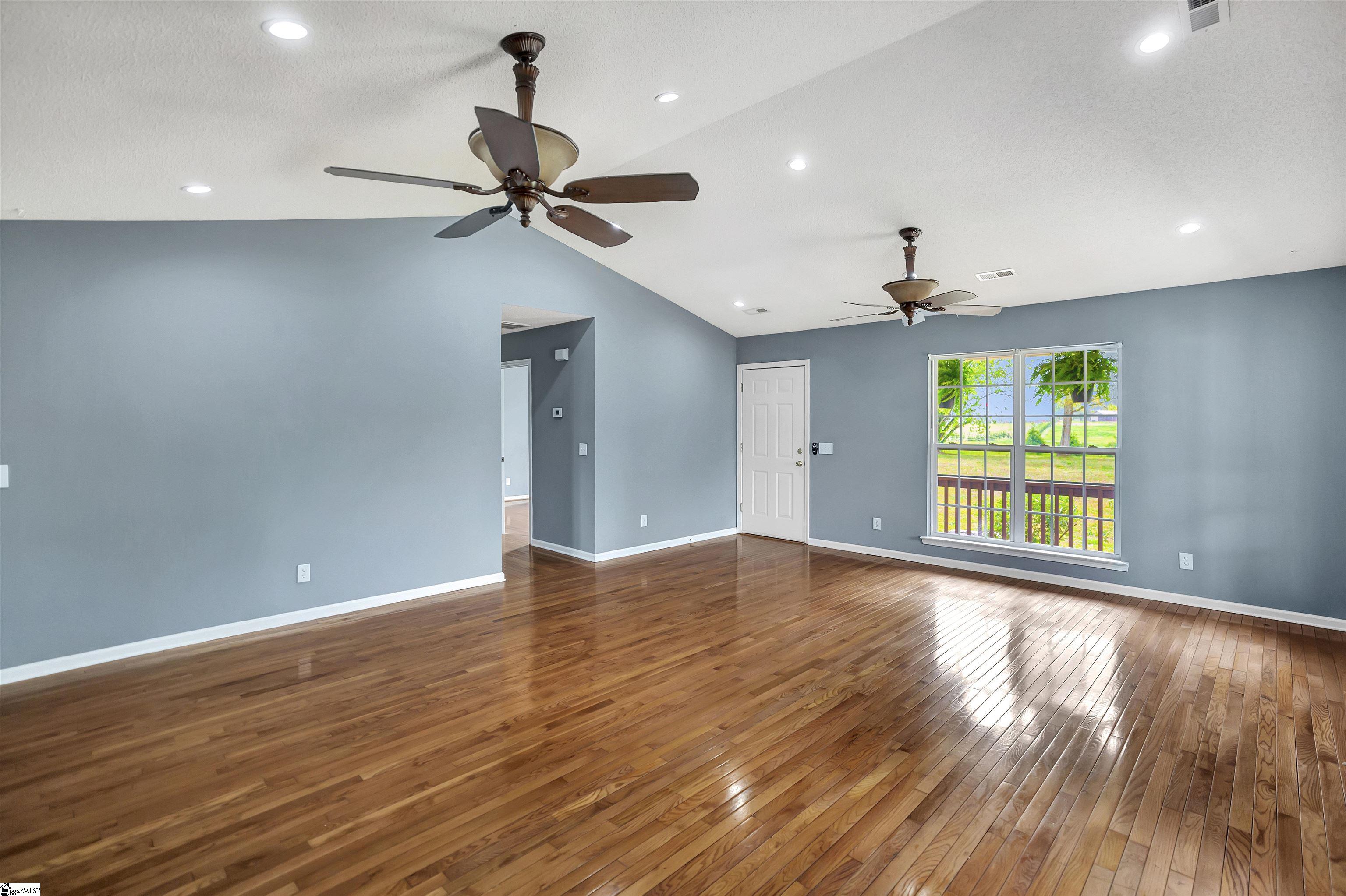 689 State Rd S-37-54 Seneca, SC 29678 - Photo 7 of 36 Gallery Image 7
