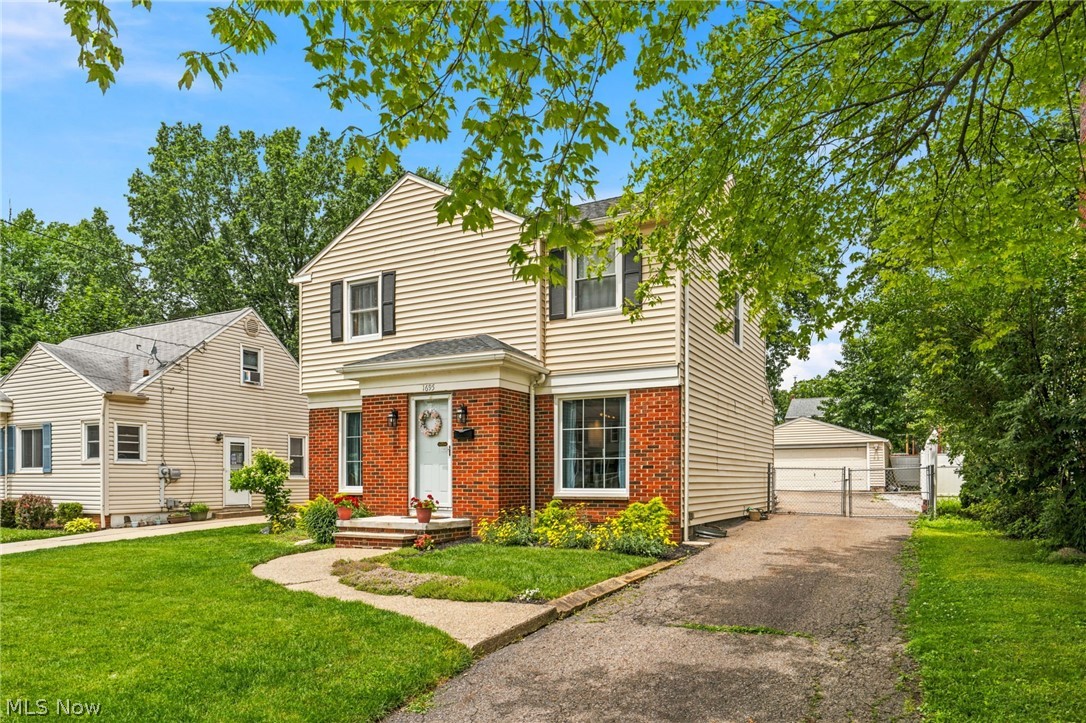 1695 Wiltshire Road Akron, OH 44313 - Photo 2 of 42