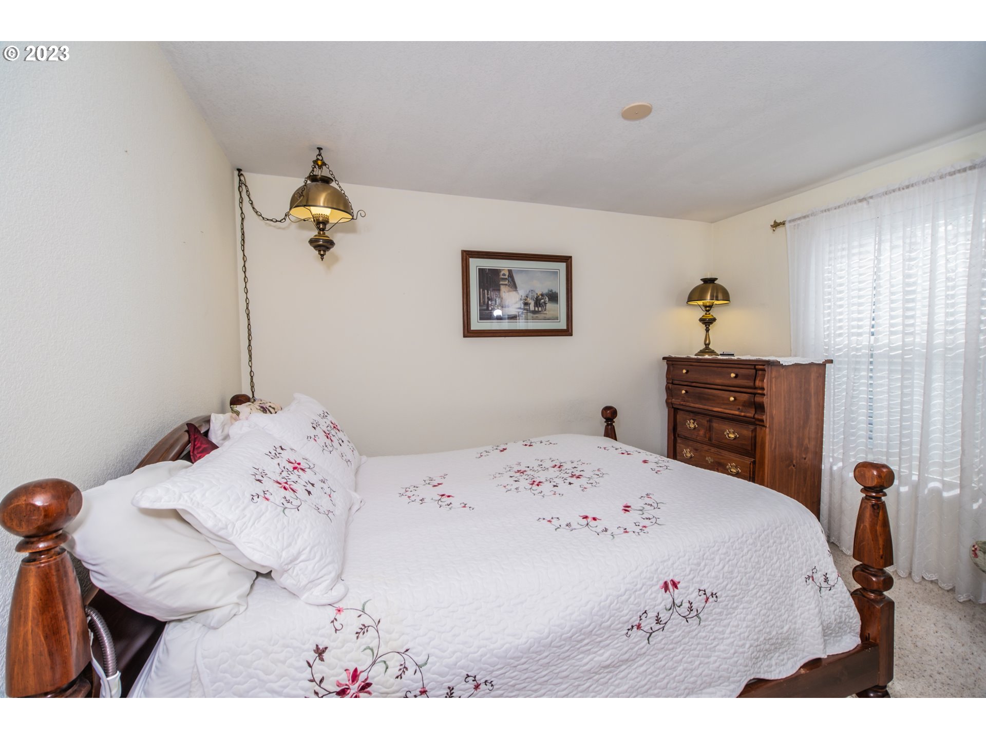 930 8th Street Florence, OR 97439 - Photo 14 of 23 Bedroom, Primary