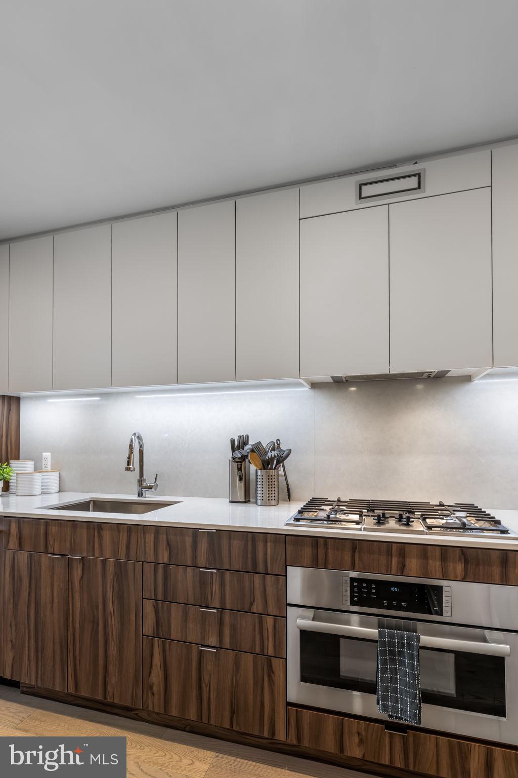 37 L Street Southeast, Unit 803 Washington, DC 20003 - Photo 10 of 46 Sleek kitchen with posh, contemporary finishes!