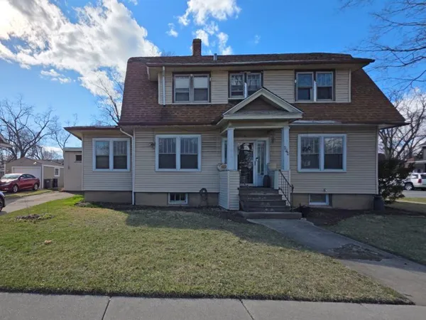 $300,000 | 674 North Liberty Street, Elgin, IL 60120