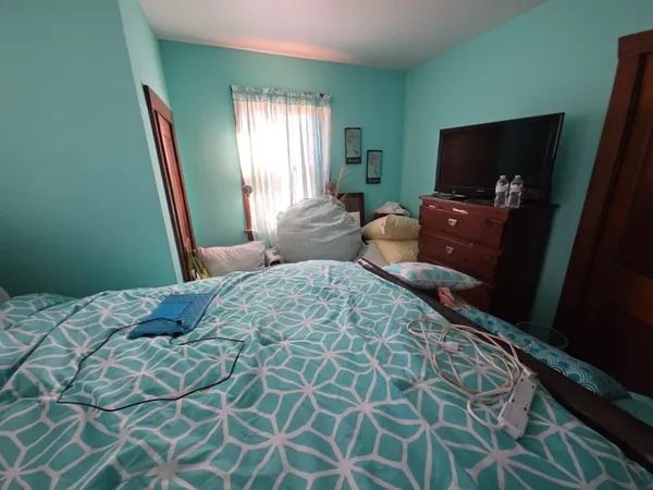 $300,000 | 674 North Liberty Street, Elgin, IL 60120