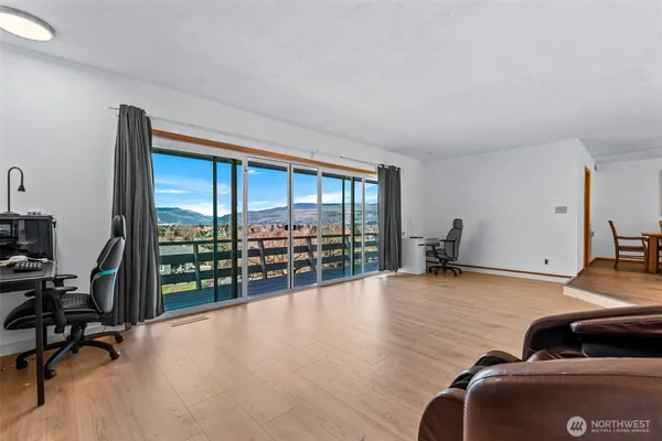 $669,000 | 1117 Appleland Drive, Wenatchee, WA 98801