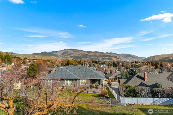 $669,000 | 1117 Appleland Drive, Wenatchee, WA 98801