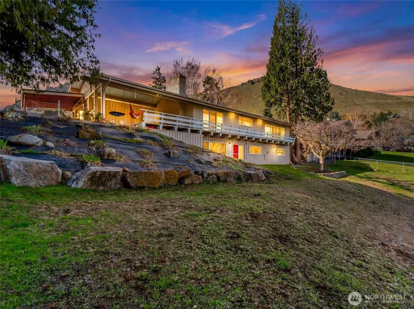 $669,000 | 1117 Appleland Drive, Wenatchee, WA 98801