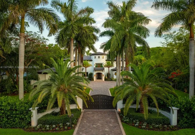 $9,695,000 | 6080 Southwest 104th Street, Pinecrest, FL 33156