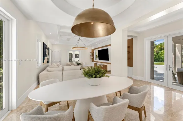 $9,695,000 | 6080 Southwest 104th Street, Pinecrest, FL 33156