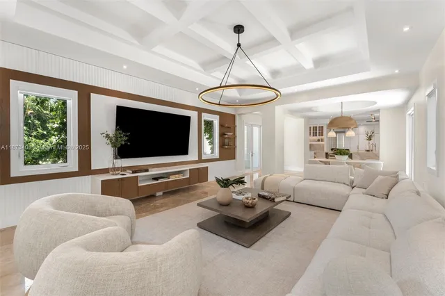 $9,695,000 | 6080 Southwest 104th Street, Pinecrest, FL 33156