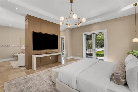 a view of entryway and hall