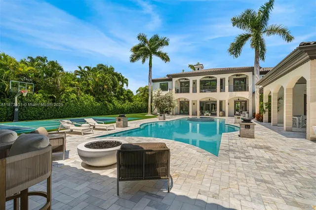 $9,695,000 | 6080 Southwest 104th Street, Pinecrest, FL 33156
