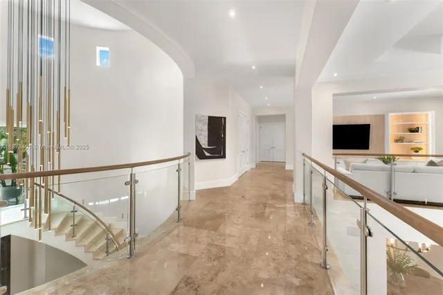 $9,695,000 | 6080 Southwest 104th Street, Pinecrest, FL 33156