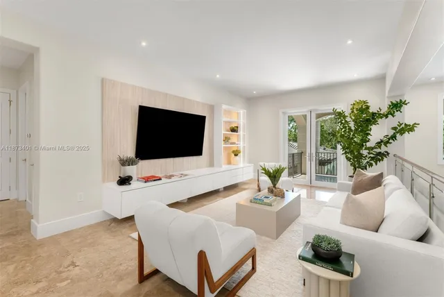 $9,695,000 | 6080 Southwest 104th Street, Pinecrest, FL 33156